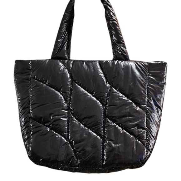 Vince Camuto Handbags - Vince Camuto Leesa Tote